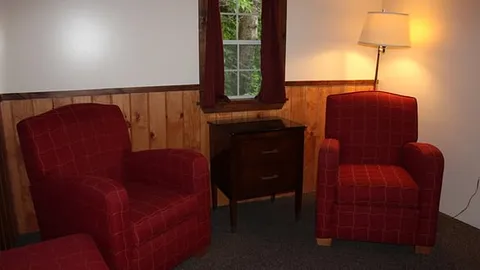 Modern Cabin — image 2 of 5