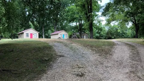 Cabin — image 2 of 3