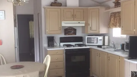 Cottage - Pet Friendly — image 1 of 4