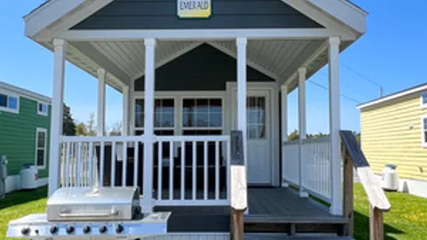 Poolside Cottage - Emerald (4 Person) — image 1 of 11