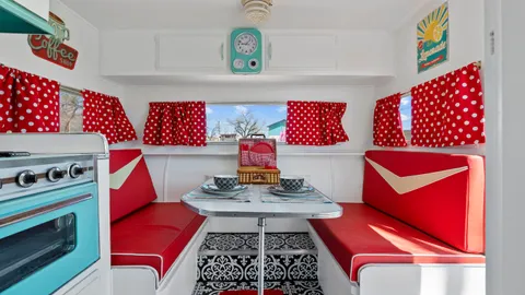 Betty Boop - Vintage Motorhome — image 2 of 24