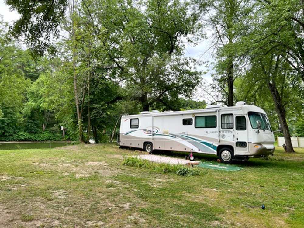 30/50 Amp Waterfront RV Site