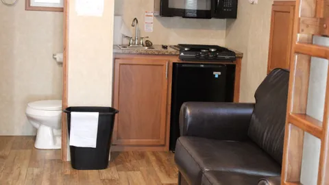 Yogi Bear ™  Comfort Cabin — image 3 of 3
