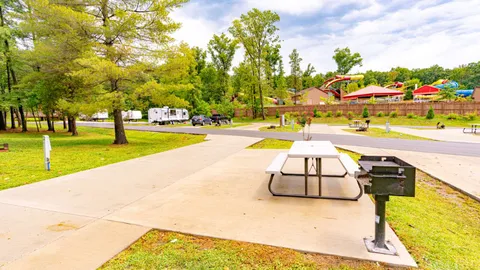 Deluxe 50 amp Full Hookup Pull-Thru RV Site — image 4 of 4