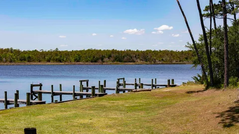 Waterfront - Swan Point Lodge — image 2 of 13