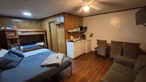 Double Bed Fishermans Cabin — image 2 of 9