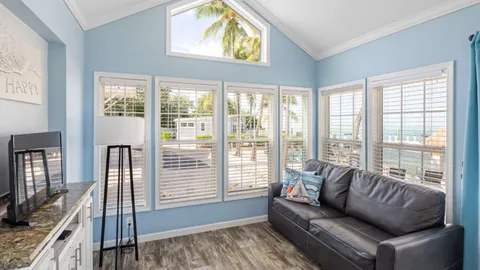 Waterfront Keys Cottage with Sleeping Loft Sleeps 6 — image 11 of 11