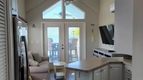 Waterfront Keys Cottage with Sleeping Loft Sleeps 8 — image 7 of 7