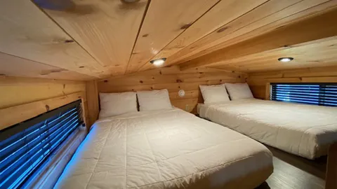 Lone Star Cabin — image 2 of 7
