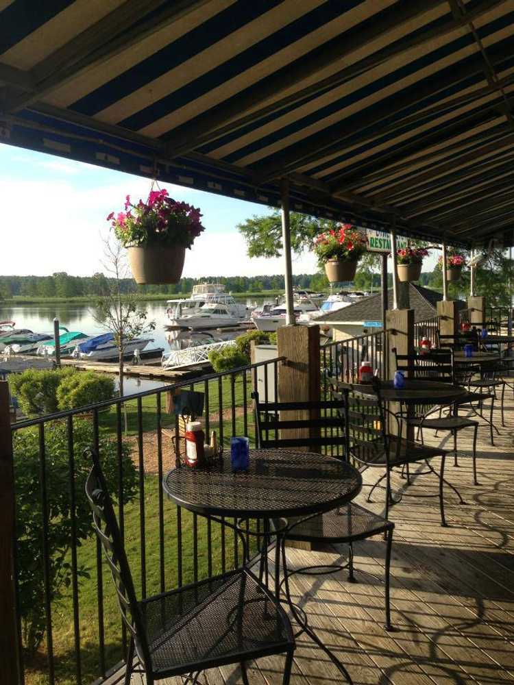 The Blue Heron Restaurant — River's Rest Marina & Resort