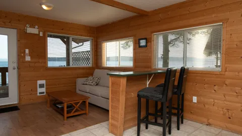 Oceanfront One Bedroom Cottage — image 2 of 7