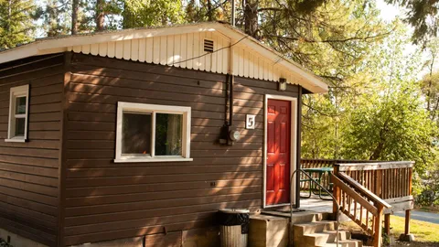 North Lakeview Cabin 5- 1bedroom (Q, Tw, Sofa) — image 1 of 10