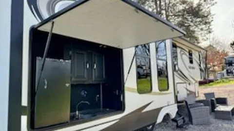 5th Wheel Rental — image 2 of 15