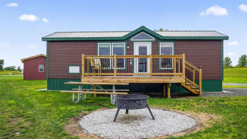 Deluxe Cabin #2 - Sleeps 8 — image 1 of 5