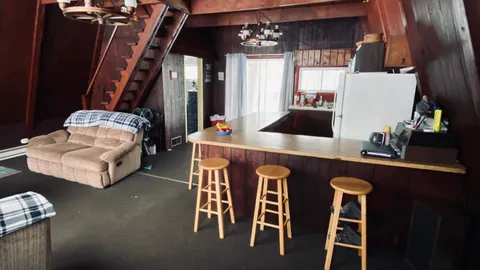 Chalet — image 2 of 7