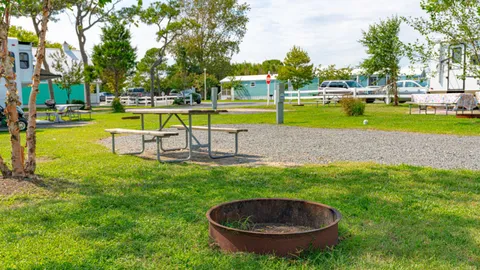Island Oasis Full Hookup RV Site — image 2 of 4