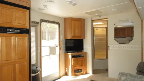 RENTAL CAMPER 27 — image 2 of 6