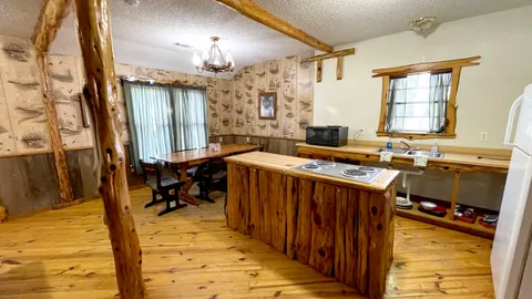 Cabin 05 — image 2 of 12