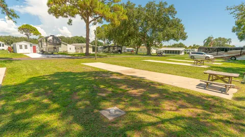 Premium Full Hookup RV Site — image 2 of 2