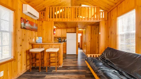 Mountain View Cabin sleeps 8 — image 5 of 5