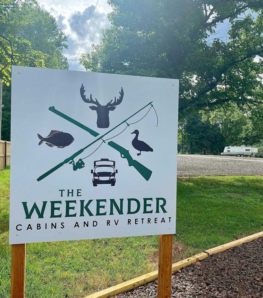 The Weekender Cabins and RV Retreat