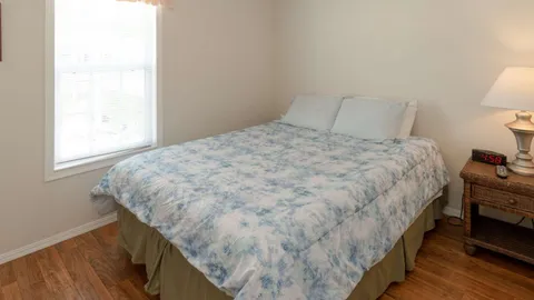 Standard Cottage 1 Bedroom — image 2 of 10