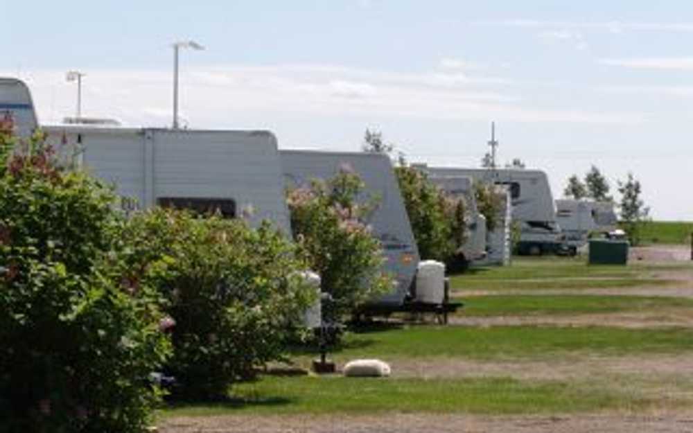 Mountain View Camping, Calgary, Alberta - Photo 4