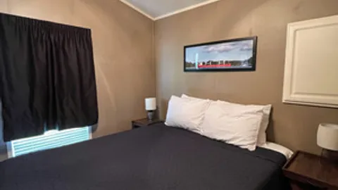 Parkview Cottage - Cracker Jack (4 Person) — image 2 of 13
