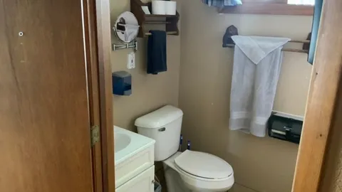 Cabin — image 2 of 12