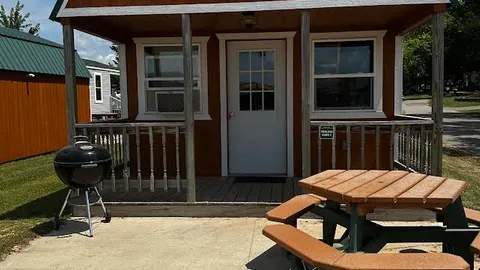 POOLSIDE CABIN — image 1 of 7
