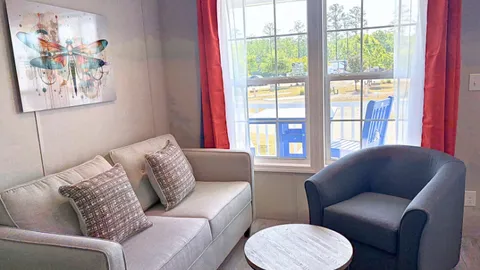 Signature Carolina Cottage 2 Bedroom — image 2 of 14
