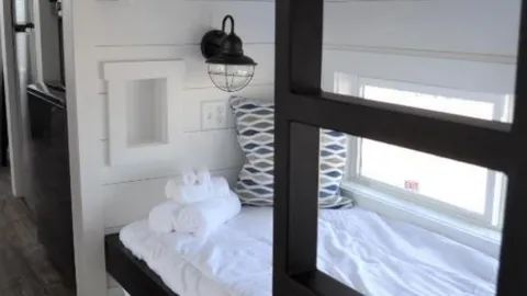 In-land Cottage (pet friendly) 29 — image 2 of 11