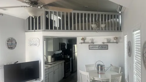 Superior Keys Cottage with Sleeping Loft Sleeps 6 — image 2 of 10
