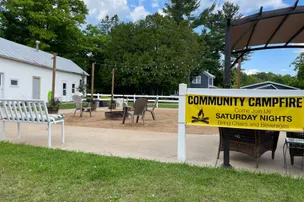Royal Oaks Legendary Lodging Campground – photo 3