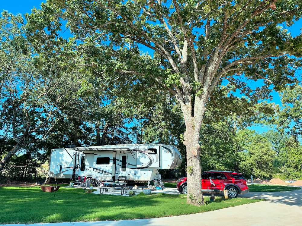 The Oaks on 37 Tiny Homes & RV Resort, Mount Vernon, Texas - Photo 2