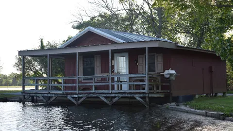 Cabin 4 — image 1 of 3