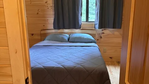 Deluxe Cabin — image 2 of 22