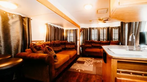 Fleetwood Lodge — image 1 of 6