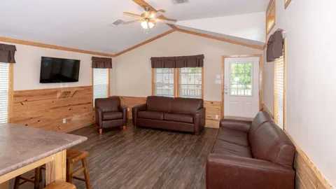 Frio Cottage Rental — image 11 of 11