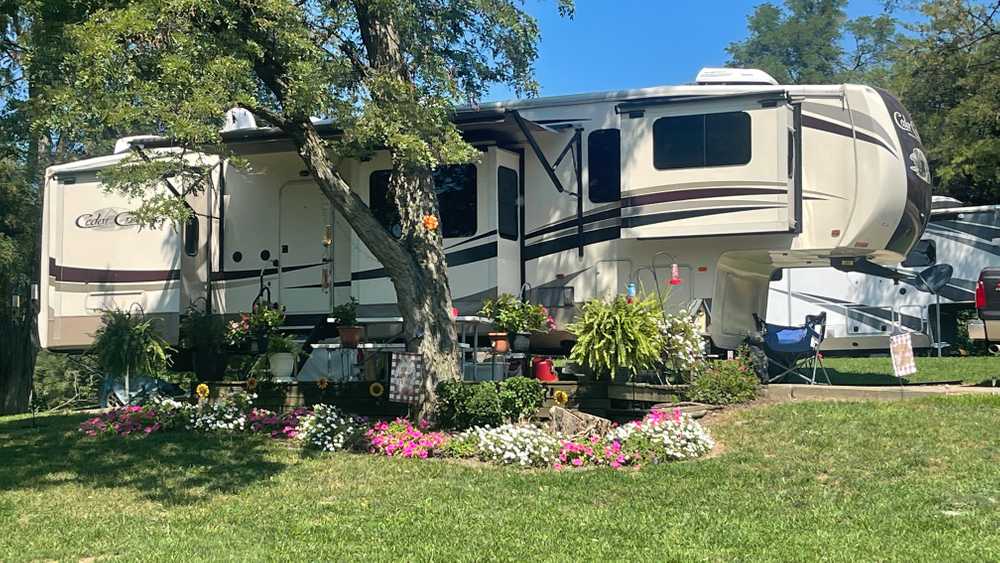 Paradise Lakes Campground, Bristolville, Ohio - Photo 2