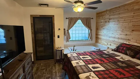 King Jacuzzi Suite — image 7 of 7