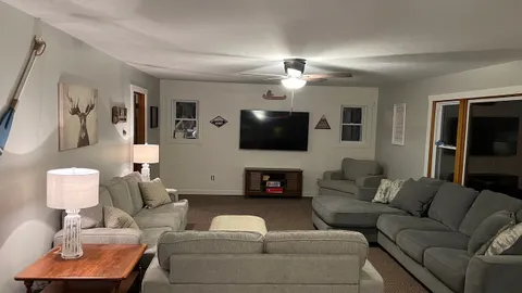 3 Bedroom/2Bath Cottage — image 6 of 6