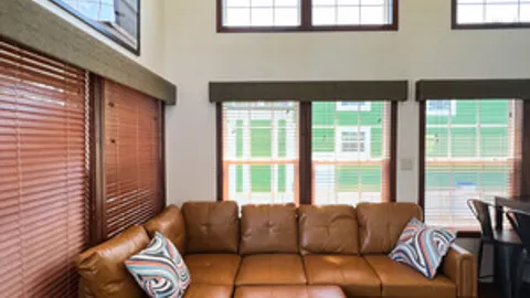 Poolside Cottage - Emerald (4 Person) — image 11 of 11