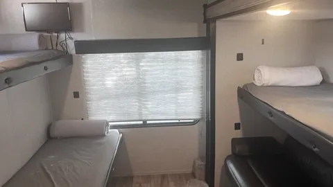 Deluxe Trailer — image 7 of 7