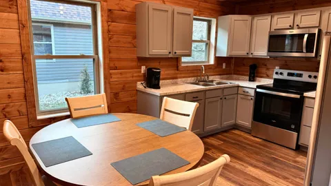 Wildcat Cabin — image 14 of 14