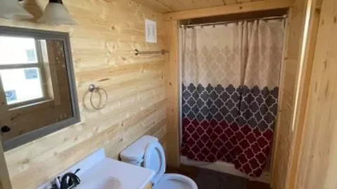 Deluxe Cabin — image 6 of 6