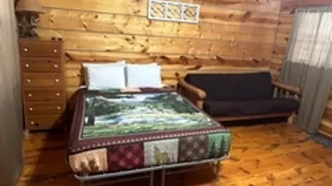 Small Cabin — image 4 of 4