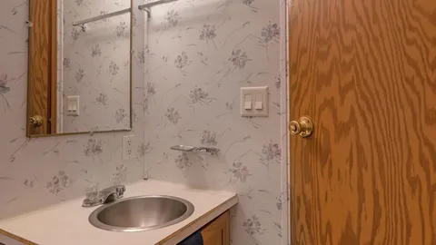 Retro Family Lodge — image 2 of 7