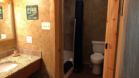 Texas Two-Step Cabin — image 7 of 7