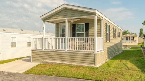 Standard Cottage 1 Bedroom — image 2 of 10